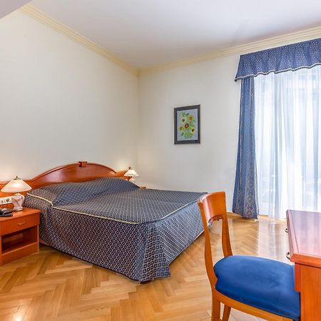 Hotel Galeb Opatija Bagian luar foto