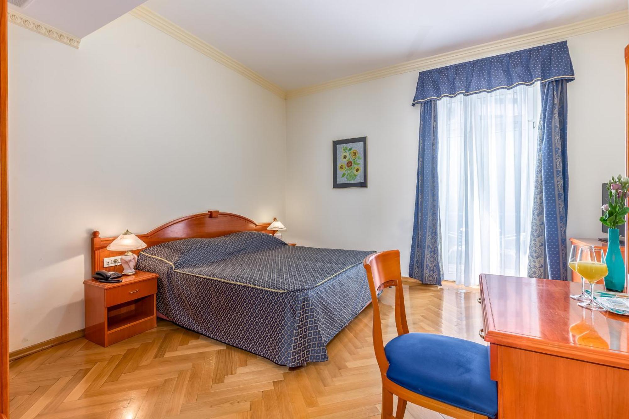 Hotel Galeb Opatija Bagian luar foto