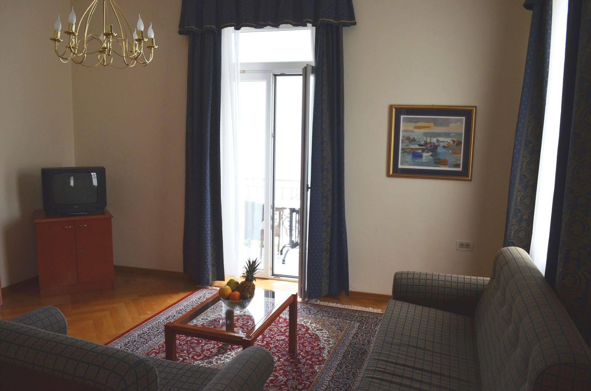 Hotel Galeb Opatija Bagian luar foto