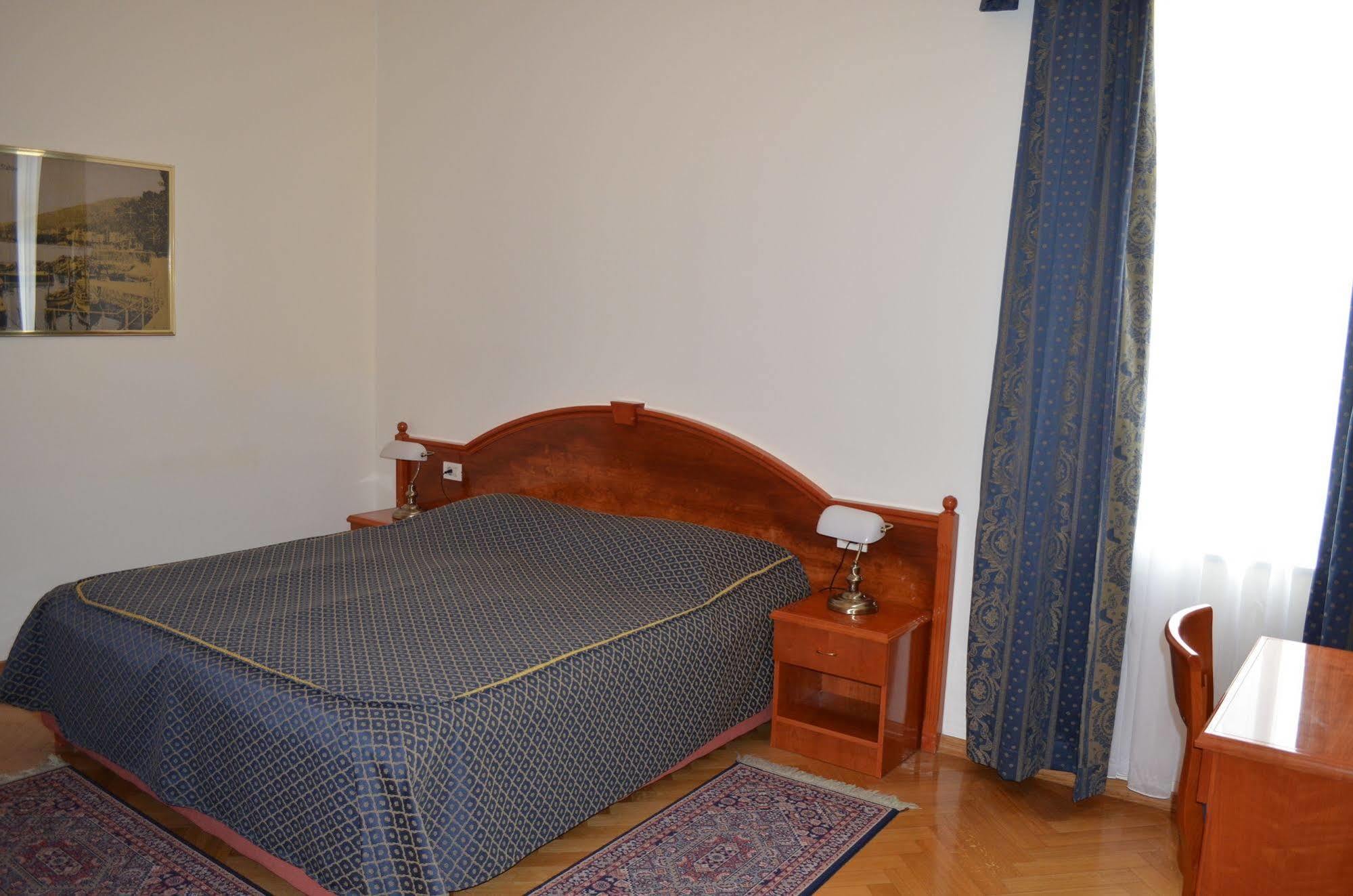 Hotel Galeb Opatija Bagian luar foto