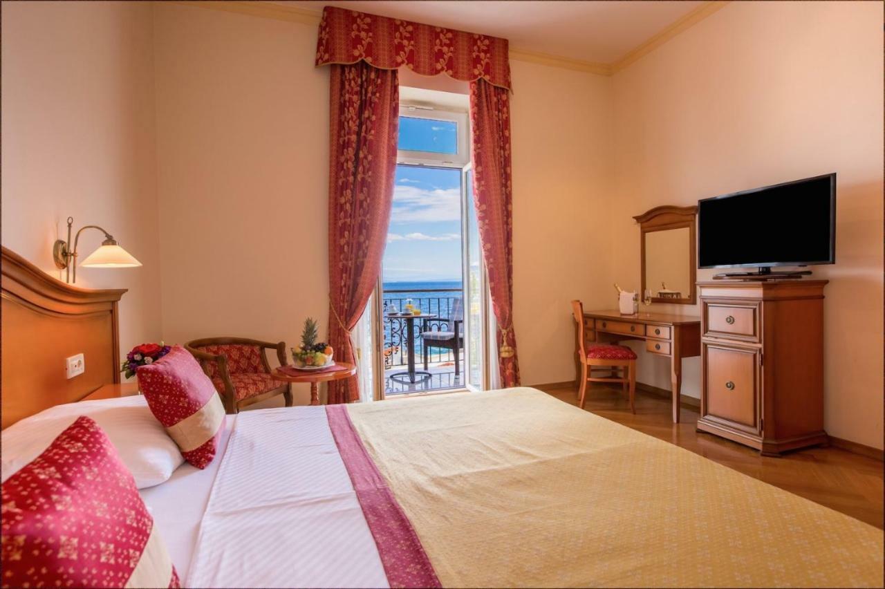 Hotel Galeb Opatija Bagian luar foto