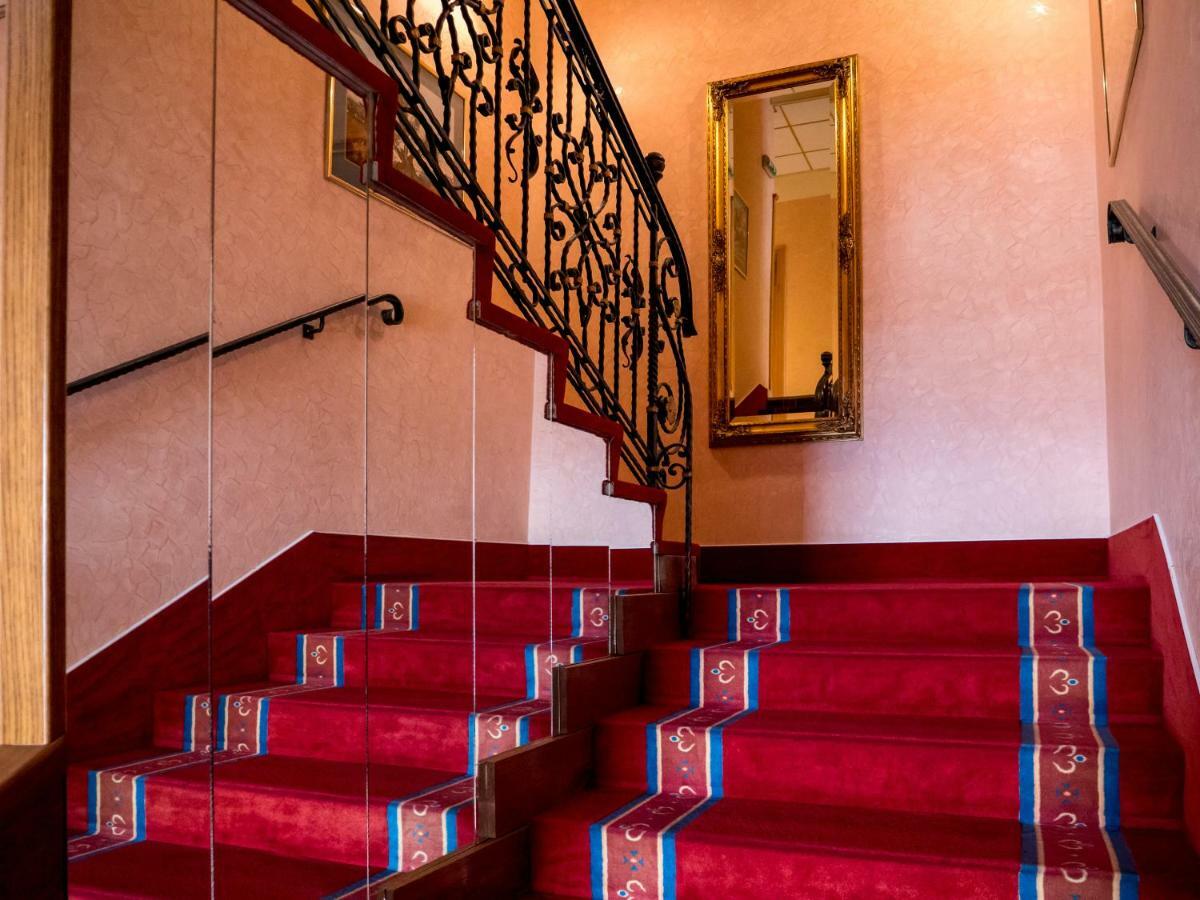 Hotel Galeb Opatija Bagian luar foto